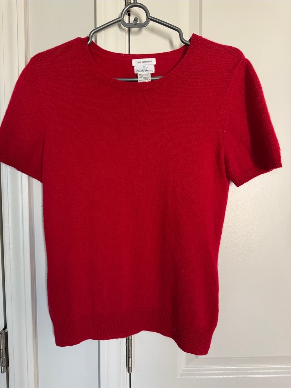 Jaclyn Smith Short Sleeve Tee in Red Size Medium.